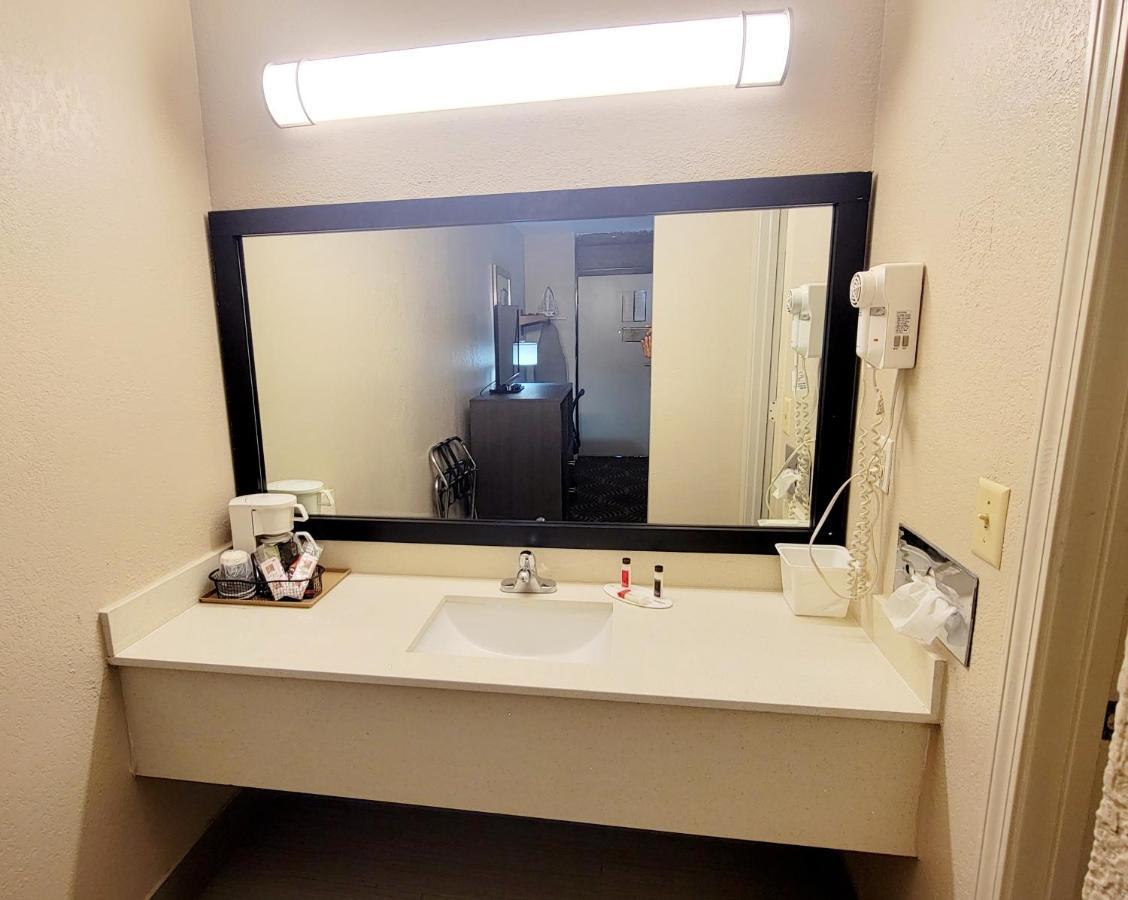 Super 8 By Wyndham Marion Nc Hotel Buitenkant foto
