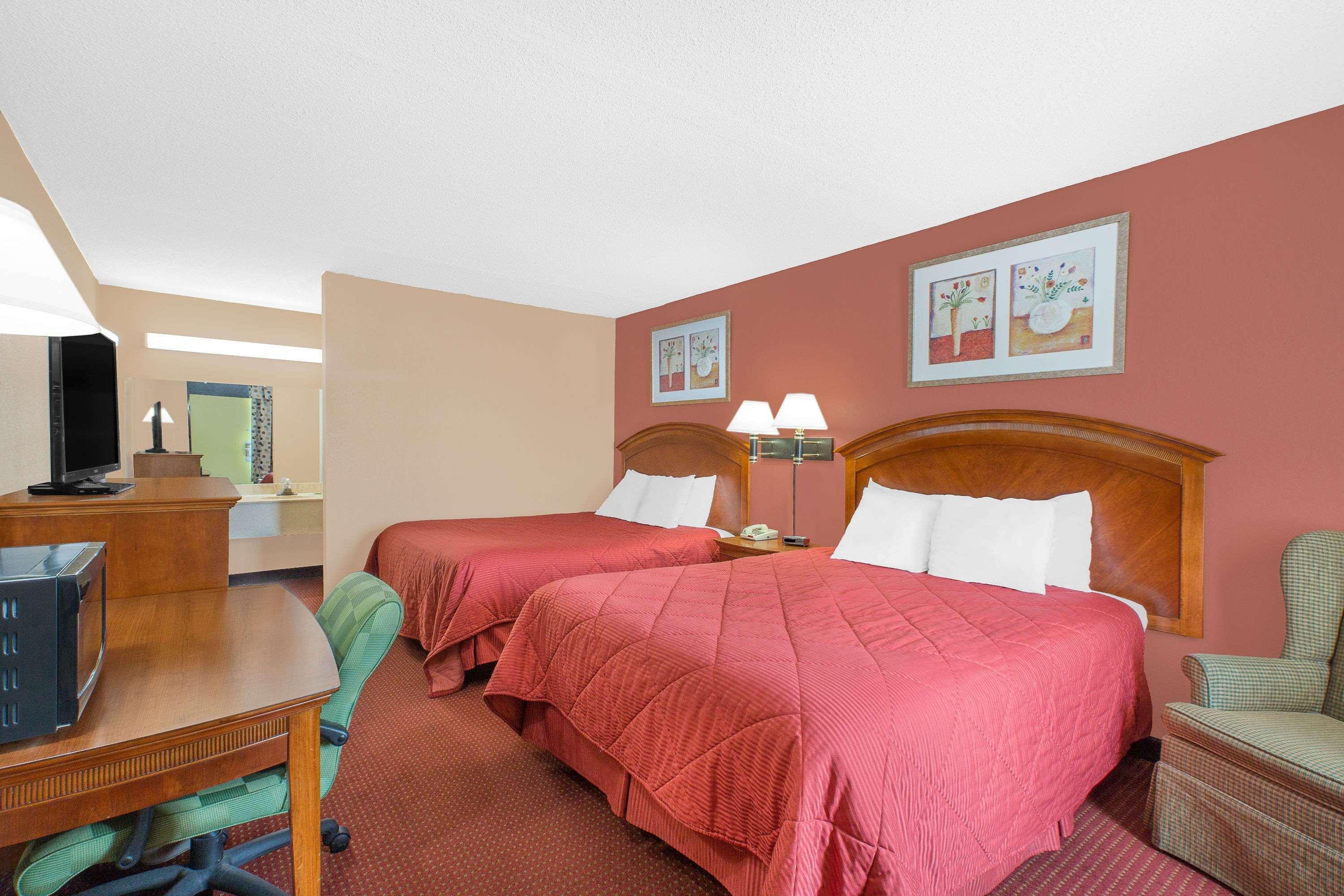 Super 8 By Wyndham Marion Nc Hotel Buitenkant foto